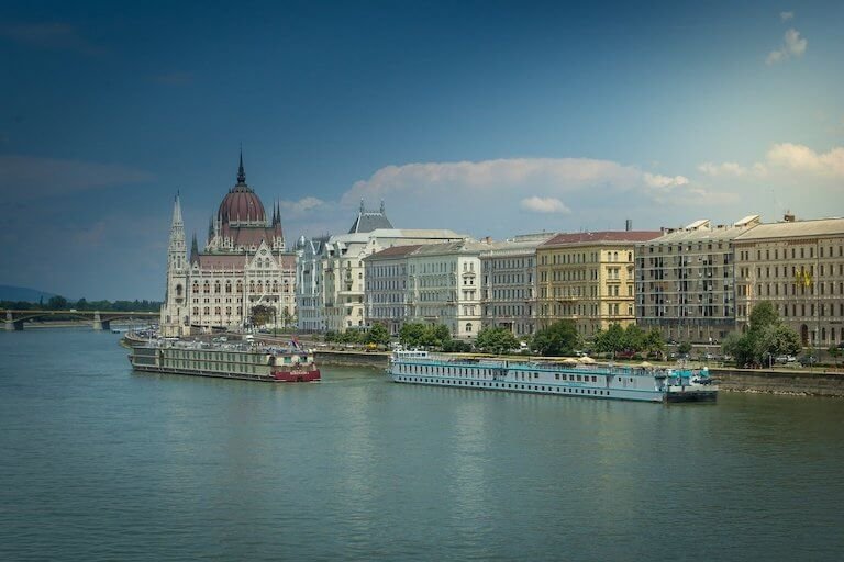 Städtereisen Budapest Donaudampfschiff Rundfahrt Parlament