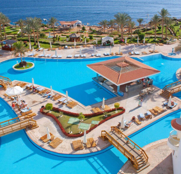 Cluburlaub als All-Inklusive-Alternative Cluburlaub - Pool am Meer